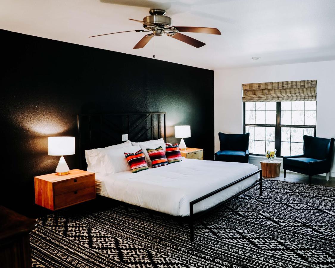 Wimberley Inn & Bar Ngoại thất bức ảnh
